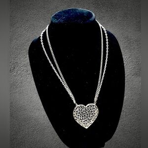 Silver Tone Heavy Chain Link Large Heart Pendant
Necklace 21"